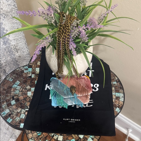 Kurt Geiger London Nano Kensington Fringe Convertible Crossbody Bag - Picture 4 of 17